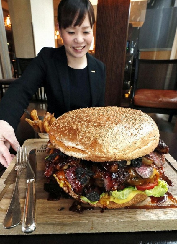 Golden-Giant-Burger.jpg