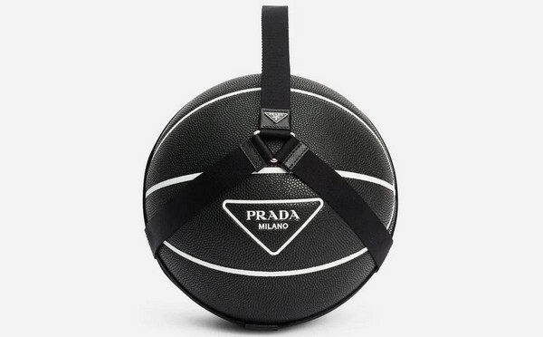 Самый дорогой в мире баскетбольный мяч в мире от Prada стоит 775 долларов