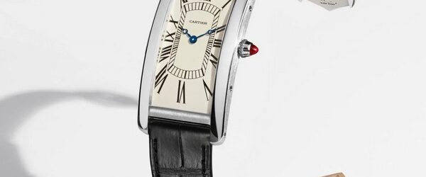 В 1921 году французский ювелирный дом Cartier выпустили наручные часы  Tank Cintrée, положившей начало одноименной легендарной серии часов. Она наделали много, сделав из часов произведение искусства, шума благодаря удлиненному изогнутому […]
