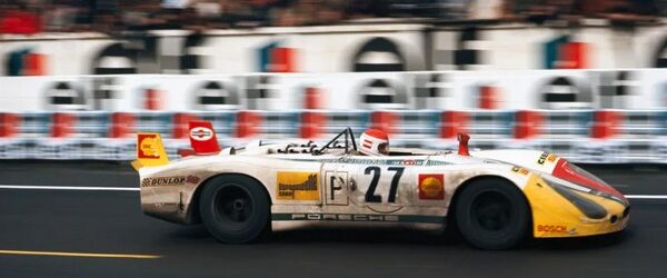 Для Porsche 60-х годы были временем бурного роста и триумфального шествия на гоночных трассах. Представленный в 1963 году Porsche 911 , привлек внимание к новому оппозитному шестицилиндровому двигателю. Одновременно компания […]