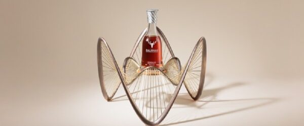 Шотландская винокурня Dalmore переставила две новых односолодовых виски в рамках лимитированной серии Luminary Series. Одно из них виски 52-летней выдержки, которое будет продано с аукциона. Второе более массовое виски 17-летней […]