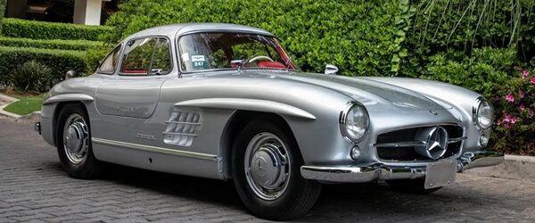 Хотя Энцо Феррари назвали самой красивой машиной в мире Jaguar E-Type, который дебютировал на Женевском автосалоне в 1961 года. Но многие считали, что этот титул больше достойный Mercedes-Benz 300 SL […]