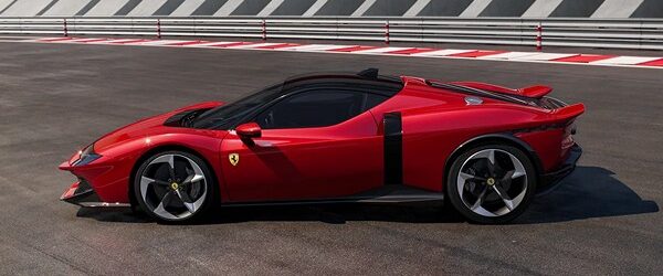 Ferrari представили новую серийную спортивную машину Ferrari 849 Testarossa. Она заменит на рынке Ferrari SF90 и будет оснащена гибридной силовой установкой, мощностью более 1.000 лошадиной силы.