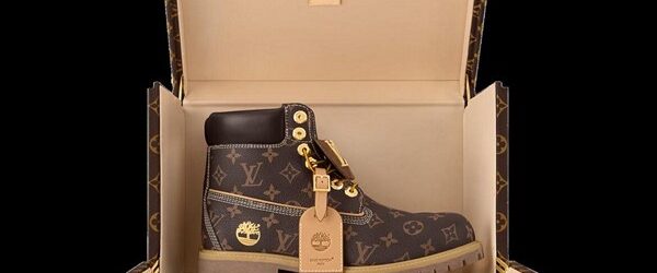 Креативный директор мужской линии Louis Vuitton Фаррелл Уильямс решил объединить разные стили, элегантность французского модного дома и практичность Timberland. Результатом творческого эксперимента стали ботинки «LV x Timberland 6-In High End […]
