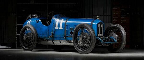 Сегодня проехать несколько кругов на гоночной машины 60-х годов без усилителя руля и очень капризными механическими коробками это настоящий подвиг. Столетние гоночные машины на которые ездили на заре автоспорта, это [&hellip;]