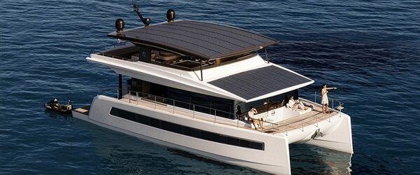 Больше не значит лучше, именно такой философии следовала турецкая верфь VisionF работая над новым катамараном 65 Hybrid. Новинка позиционируется как модель начального уровня для людей которых интересует комфорт, эффективность и [&hellip;]