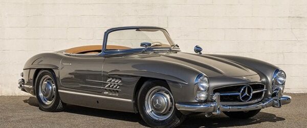На продажу с онлайн аукциона «Bring a Trailer» выставлен отреставрированный Mercedes-Benz 300 SL Roadster 1960 года выпуска. Это машина считается одним из самых красивых кабриолетов которые только выезжал на дорогу.