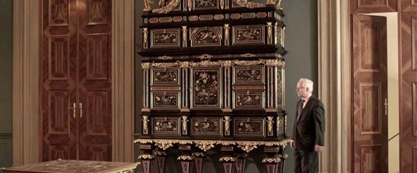 В 1726 году Генри Сомерсет, 3-й герцог Бофорт у в возрасте 19 лет заказал Бадминтонский кабинет, оказался самым дорогим предметом мебели в мире. Шкаф высотой 3,65 и шириной 2,1 метр [&hellip;]