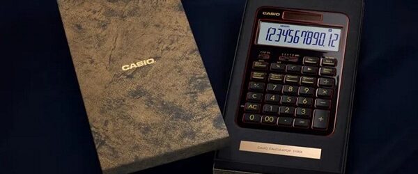 Casio с 50-х годов прошлого столетия выпустили более миллиарда калькуляторов. Специально для ценителей классики японская компания выпустили калькулятор премиум класса Casio S100X Japanese Lacquer Edition.