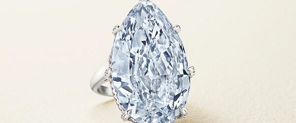 На аукцион Сотбис «Magnificent Jewels» который пройдет Нью-Йорке выставлен голубой бриллиант «Azure Blue» весом 31,62 карата. По заключению Геммологического института Америки это идеальный натуральный драгоценный камень с равномерным насыщенным голубым [&hellip;]