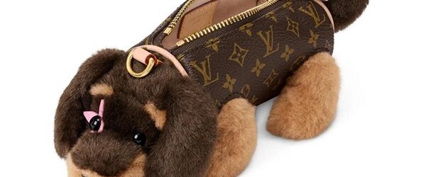 Louis Vuitton продолжают расширять коллекцию аксессуаров посвященных животным. После сумки в форме шиба-ину стоимостью 9.400 долларов, представили микро-сумку-брелок в образе таксы — Louis Vuitton Dachshund Micro Bag Crossbody Bag Charm [&hellip;]