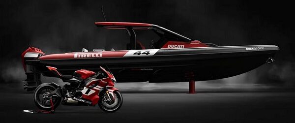 Ducati решили оригинальным образом отпраздновать столетний юбилей. Итальянский производитель мотоциклов объединился с Pirelli и SACS Marine для создания высокоскоростное надувной лодки из серии Pirelli Speedboats, перенеся узнаваемы дизайн Ducati и [&hellip;]
